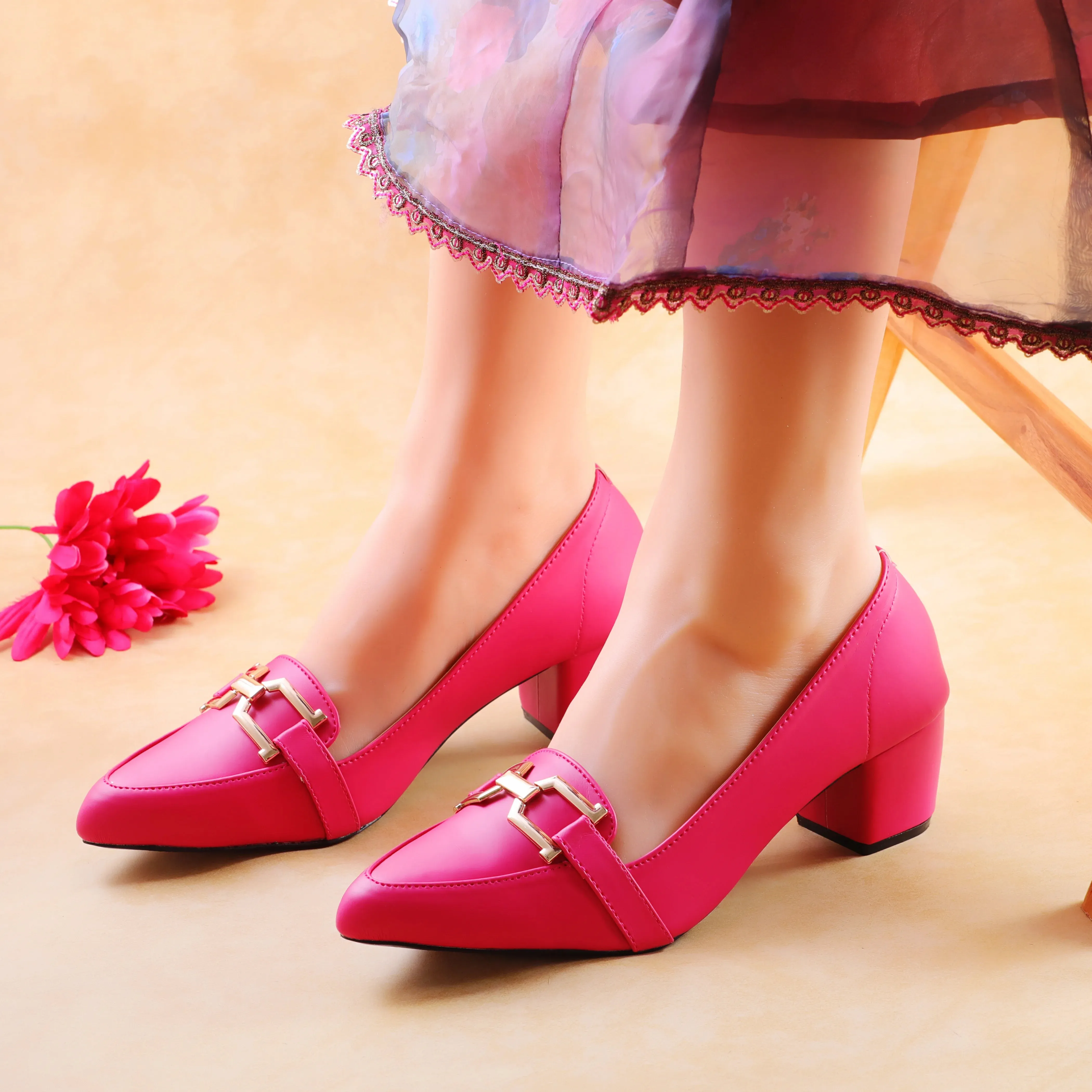 Nova Magenta women court shoes