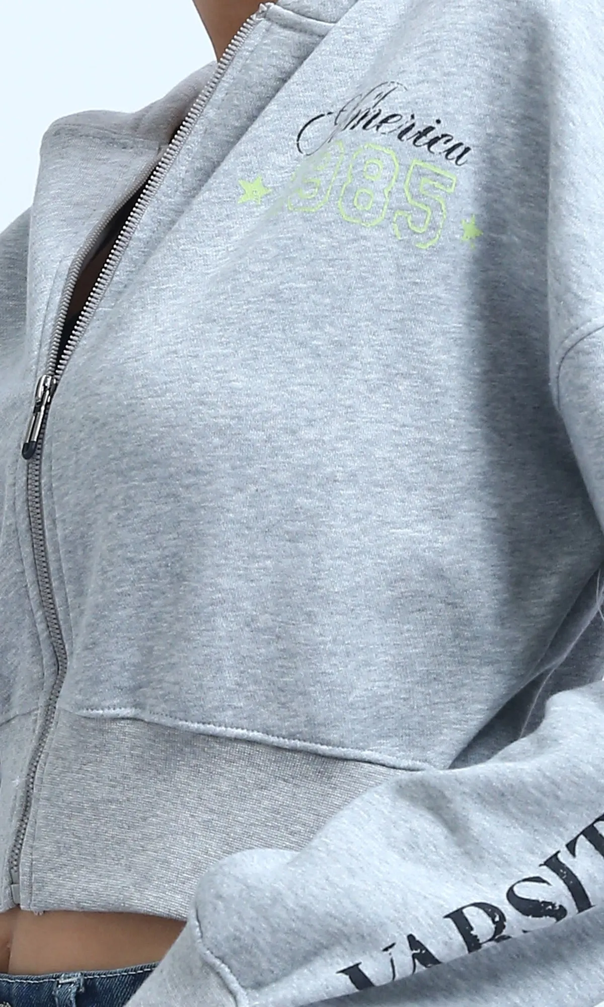 O200149 Heather Grey Long Sleeves Regular Fit Zipped Hoodie