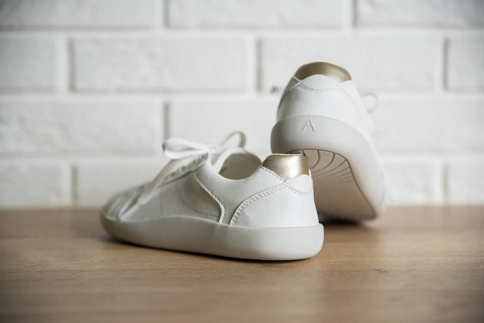 Women's Pura Play Comfort sneakers Gold