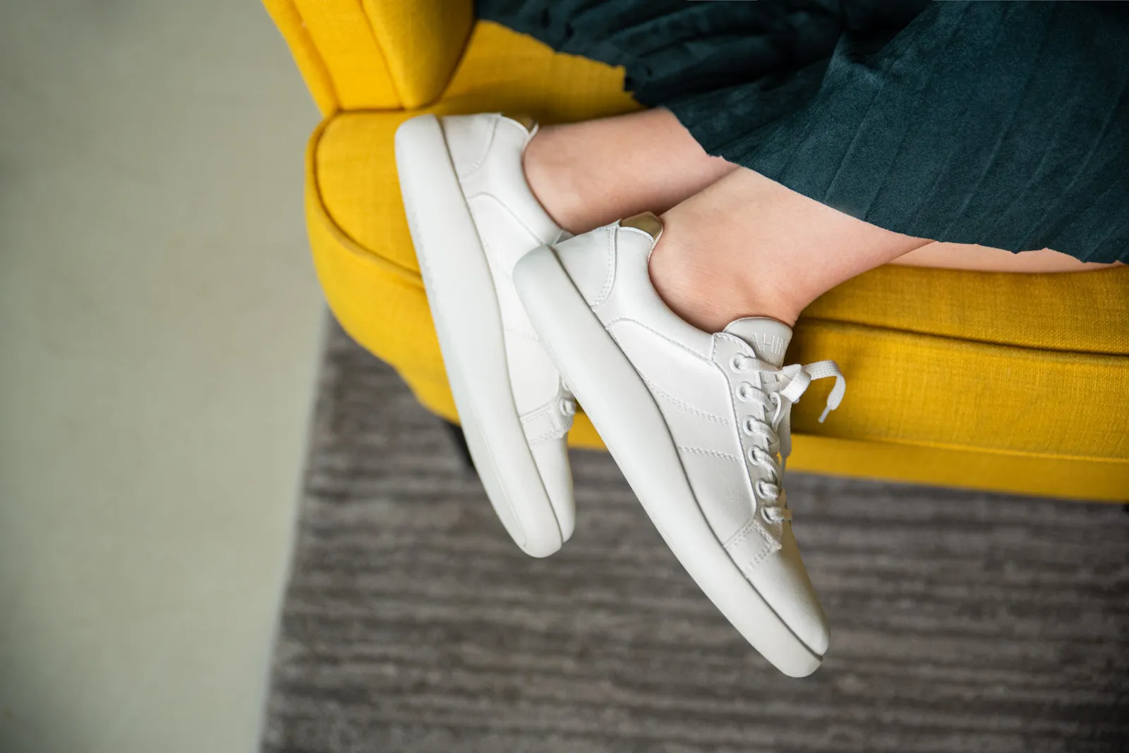 Women's Pura Play Comfort sneakers Gold